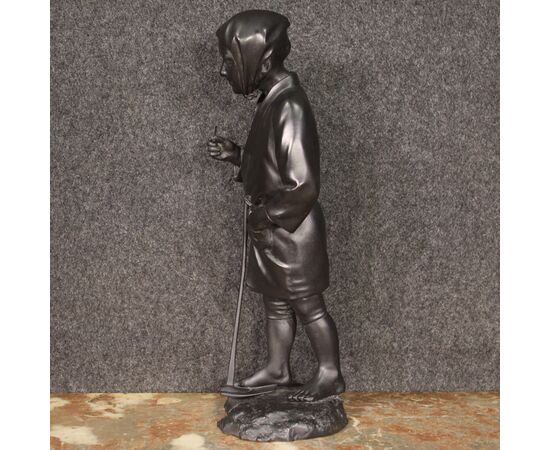 Japanese bronze sculpture pipe smoker from the 20th century