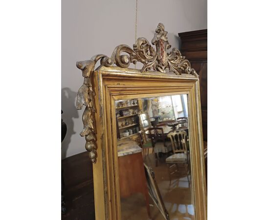 EARLY 19th CENTURY GOLDEN MIRROR WITH COAT OF ARMS