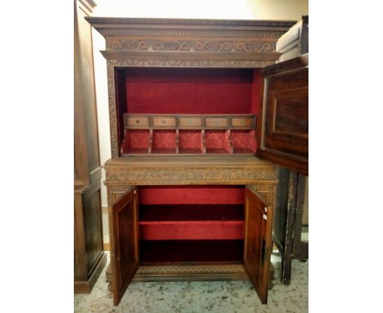 Credenza doppio corpo Italiana finemente intagliata stile Rinascimento di inizio 1900