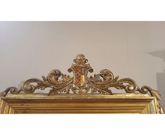 EARLY 19th CENTURY GOLDEN MIRROR WITH COAT OF ARMS