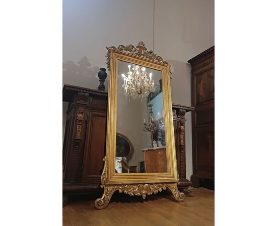 EARLY 19th CENTURY GOLDEN MIRROR WITH COAT OF ARMS