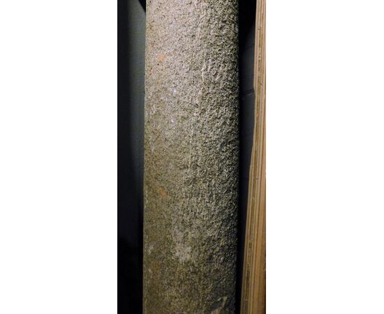  DARS634 - Colonna in pietra. Epoca '600, misure cm L 60 x P 60 x H 197 