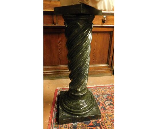 DARS631 - Colonna con statua in marmo, epoca '900, mis. cm L 45 x H 145