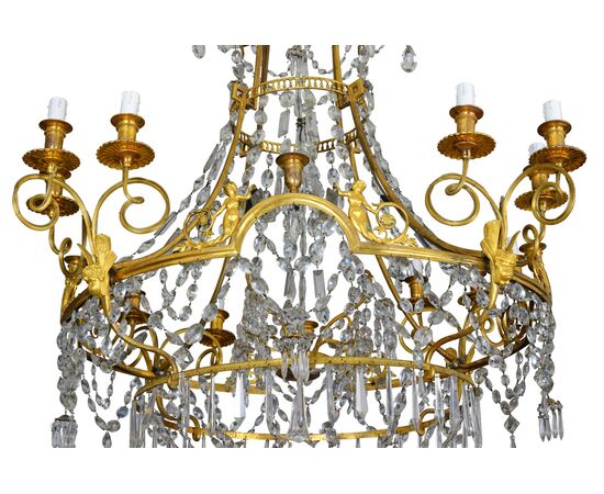 Grande lampadario a dodici luci in bronzo dorato e cristallo, Francia, XIX secolo