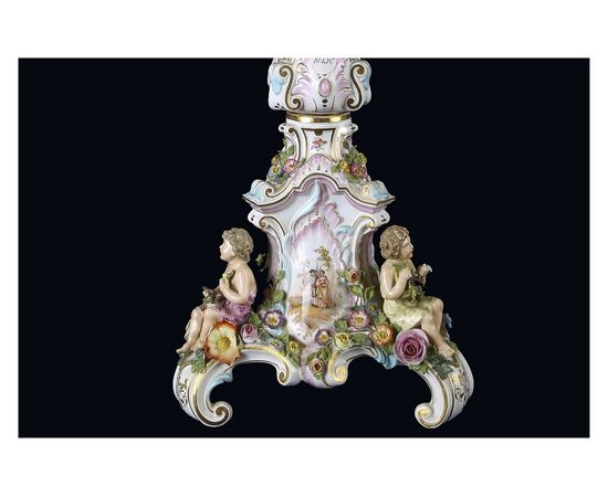 Candelabro a 7 fiamme in porcellana Meissen decorata