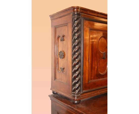 Bellissima Credenza italiana doppio corpo particolare eclettica