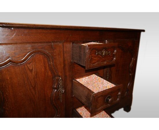 Credenza provenzale in legno di castagno del 1800 con intagli