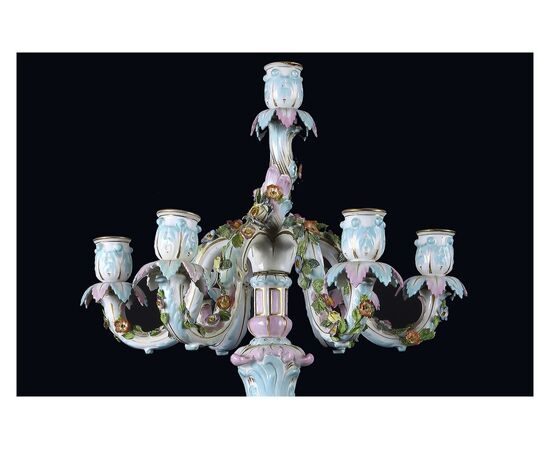 Candelabro a 7 fiamme in porcellana Meissen decorata