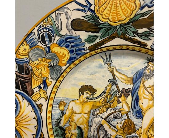 Antico grande piatto maiolica Napoli – Nettuno . Carlo Mollica cm 41 