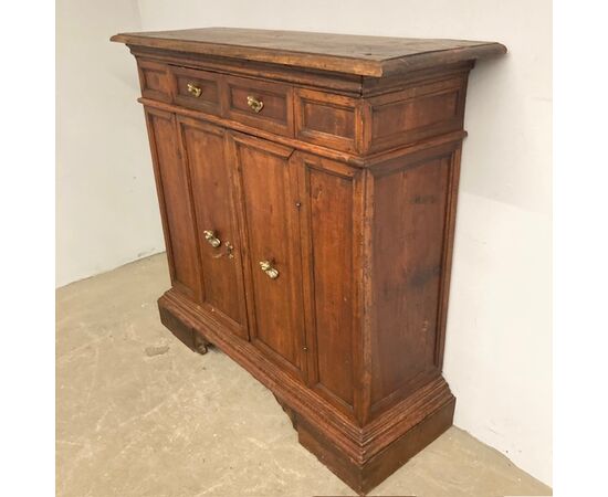 Antica credenza stipo Bologna XVII sec .noce mis 126 x cm 40. H 115 