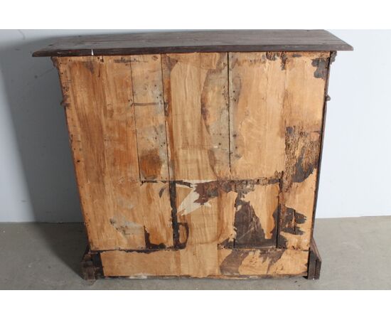 Antica credenza stipo Bologna XVII sec .noce mis 126 x cm 40. H 115 