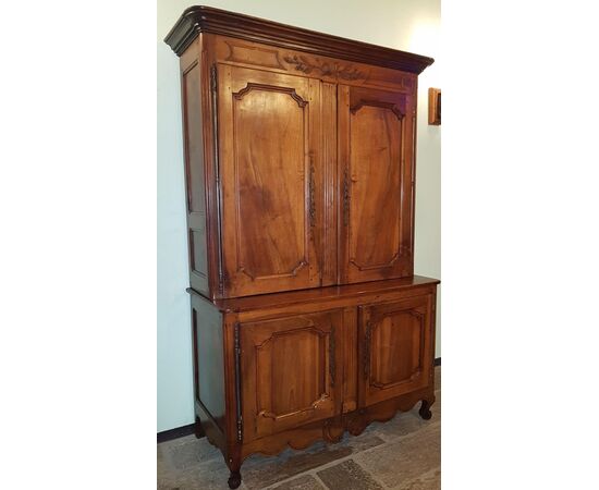 Credenza in legno di noce