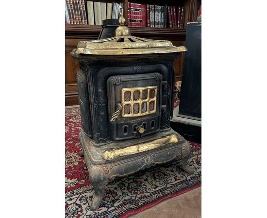  DARS637 - Stufa Parlor Stove in ghisa e ottone, misura cm L 60 x P 50 x H 87