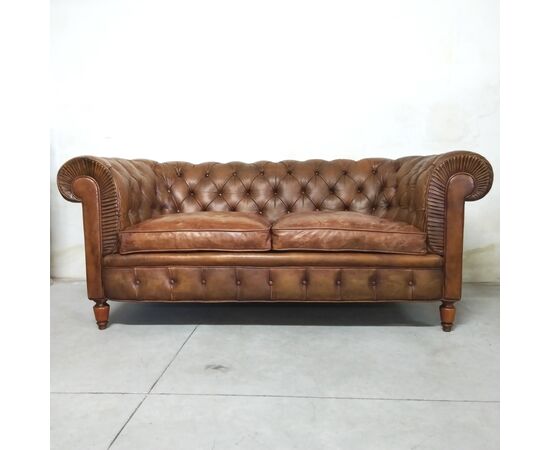 Divano 2 posti Chesterfield club vintage originale in pelle marrone cognac degli anni '70