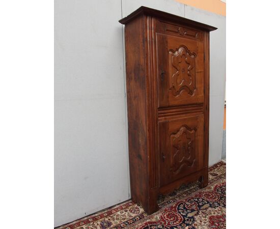 ARMADIO-CREDENZA STIPO DA DISPENSA IN NOCE A DUE PORTE EPOCA 700 FRANCIA  cm L 100xP36xH205 larghezza con cornice cm 115