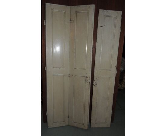 lacquered dark, three doors cm 175 cm wide, cm 32 cad     