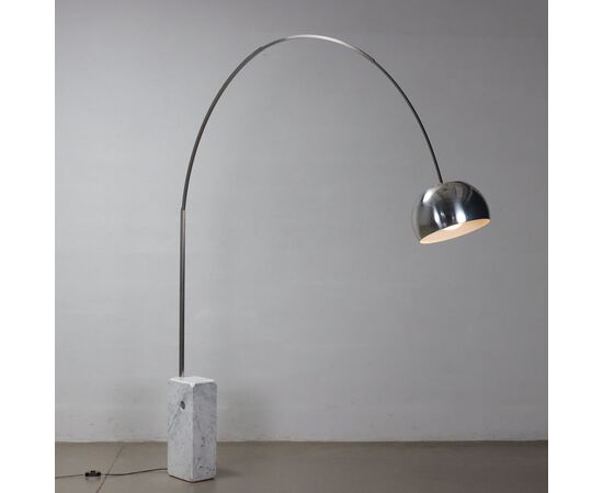 Lampada 'Arco' di Achille e Pier Giacomo Castiglioni per Flos Anni 80