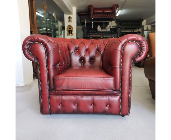 Poltrona chesterfield club inglese originale vintage in pelle rosso bordeaux anticato 