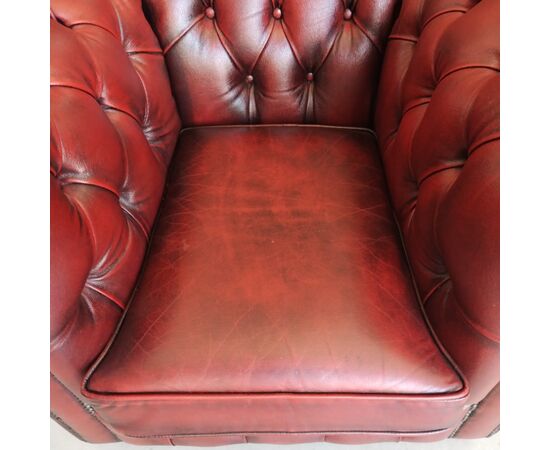 Poltrona chesterfield club inglese originale vintage in pelle rosso bordeaux anticato 