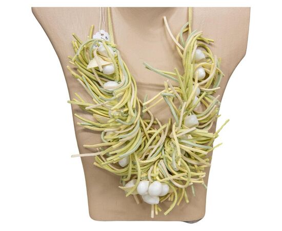 Collana in conchiglie e camoscio - O/6158.