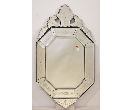 SPECCHIO VENEZIANO VETRO INCISO CON FIORI, EPOCA  PRIMI DEL NOVECENTO. (SPV192)