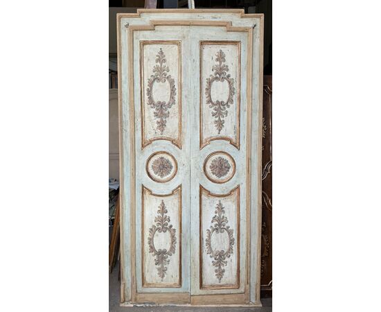  PTS856 - N. 3 Porte in legno laccato, epoca '900, mis. 120 x H 245 