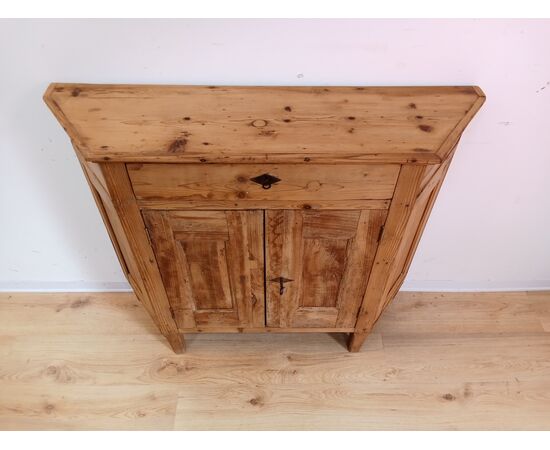 Piccola credenza rustica scantonata in abete e larice - fine 800- credenzina