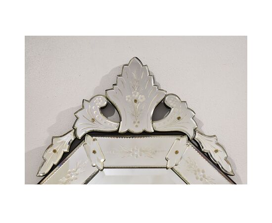 SPECCHIO VENEZIANO VETRO INCISO CON FIORI, EPOCA  PRIMI DEL NOVECENTO. (SPV192)