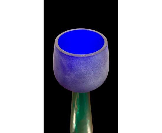 Vaso in vetro verde acqua con base blu satinata.Venini,Murano.