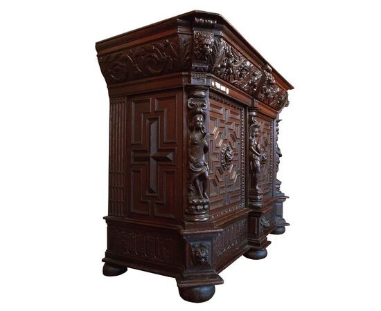 Straordinaria antica credenza del 1600 tedesca in rovere a due ante e un cassetto sottopiano con bambocci