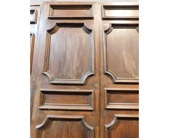  PTS860 - N. 2 porte in legno di noce, misure massime cm L 147 x H 265 x P 4