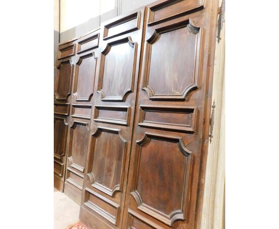  PTS860 - N. 2 porte in legno di noce, misure massime cm L 147 x H 265 x P 4