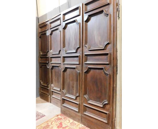  PTS860 - N. 2 porte in legno di noce, misure massime cm L 147 x H 265 x P 4