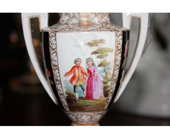 Piccolo Vaso in Porcellana Manifattura Vienna del 1800 Con Decori Floreali