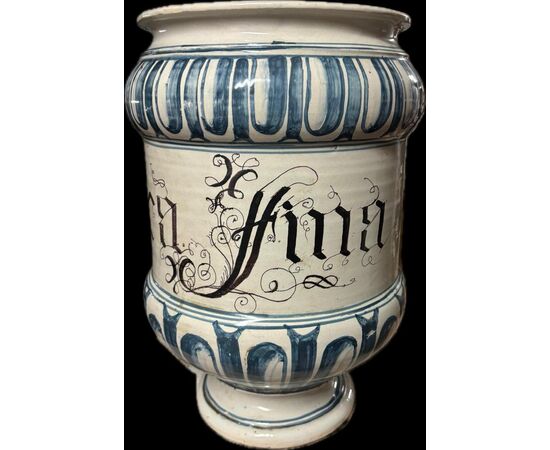 Vaso da farmacia , in maiolica , Bassano , XVII secolo, altezza cm 39,5  VENDUTO