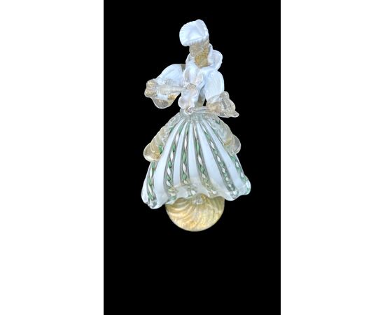 Figura di dama in vetro zanfirico  e lattimo con inclusioni foglia oro.A.Ve.M. Murano.