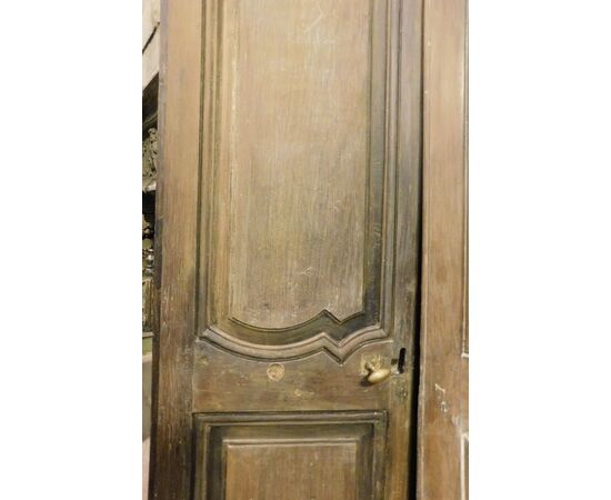  PTS861 - N. 7 porte in legno di noce, misure massime cm L 100 x H 206