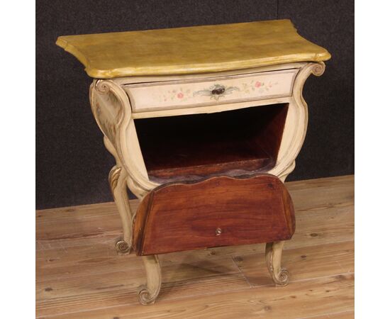 Pair of Venetian bedside tables in lacquered wood