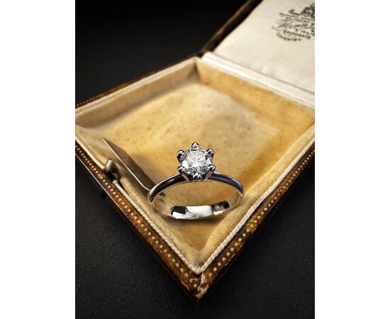 Anello solitario con  Diamante 0.53 ct.  