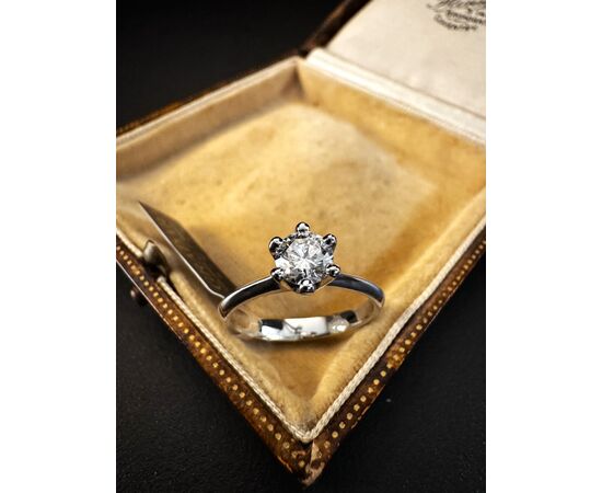 Anello solitario con  Diamante 0.53 ct.  