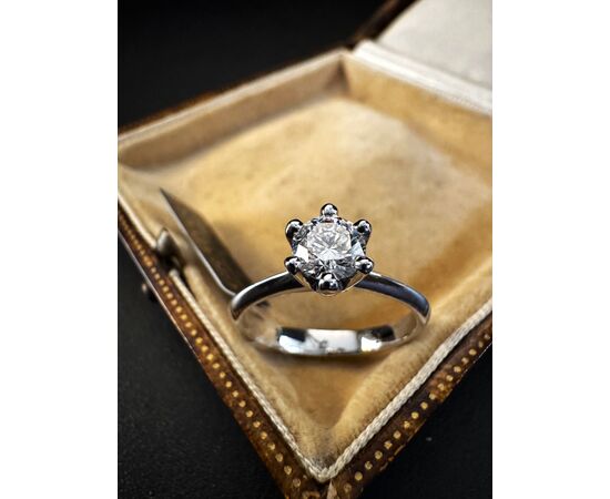 Anello solitario con  Diamante 0.53 ct.  