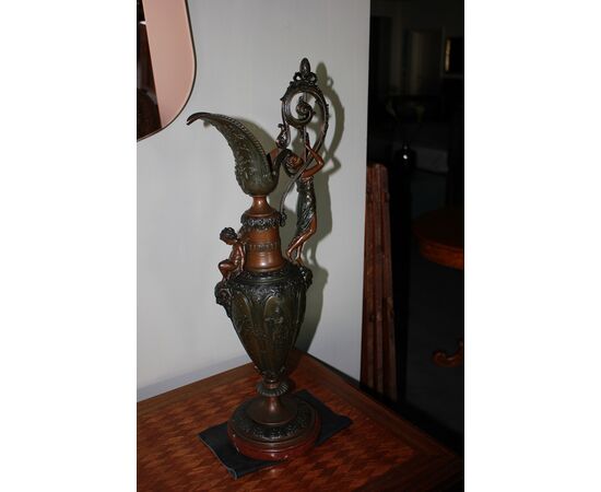 Vaso ad Anfora Francese in metallo del 1800 con Figure