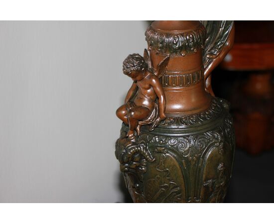 Vaso ad Anfora Francese in metallo del 1800 con Figure