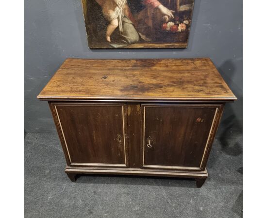 Credenza veneta in noce del 1600 da convento monastico