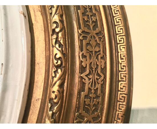 Grande ovale in maiolica con gruppo di angeli musicanti in rilievo in stile robbiano.Manifattura di Angelo Minghetti.Bologna.
