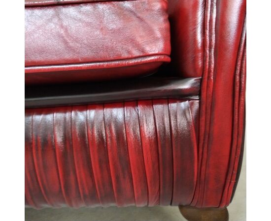 Divano 2 posti chesterfield con schienale alto inglese originale vintage in pelle rosso bordeaux anticato 