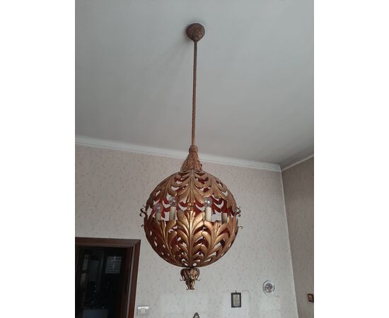 Lampadario in ferro dorato diam. 48 cm.