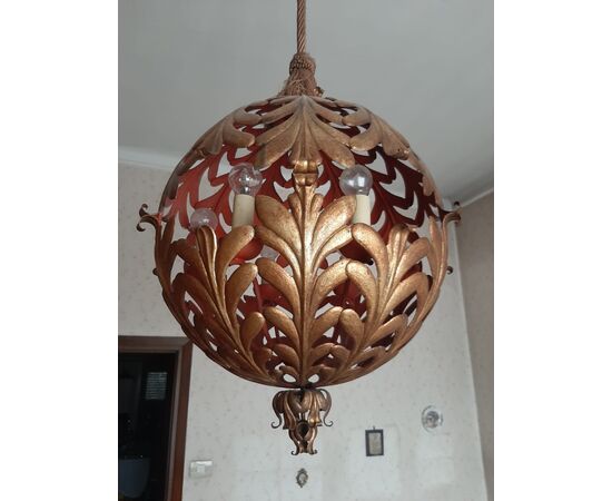 Lampadario in ferro dorato diam. 48 cm.