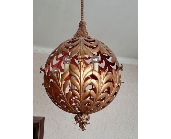 Lampadario in ferro dorato diam. 48 cm.