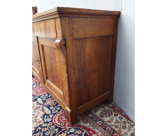 CREDENZA A DUE PORTE E TRE CASSETTI CON LASTRONATURA IN NOCE STILE IMPERO EPOCA 800 cm L 146xP59xH95